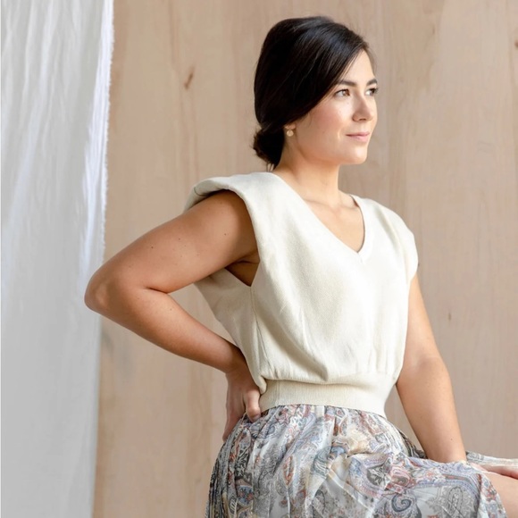 LIKE NEW Dreamers by Debut cream crop sweater vest, M/L - Picture 2 of 7